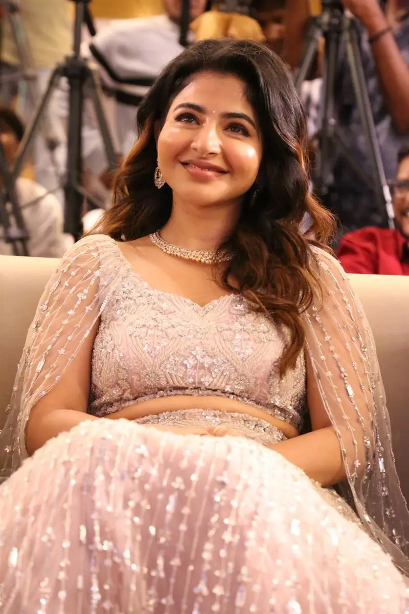 TELUGU ACTRESS ISWARYA MENON AT BHAJE VAAYU VEGAM MOVIE RELEASE EVENT 7